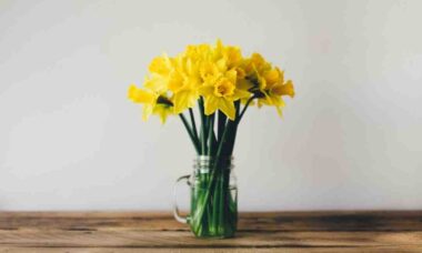Qui doit être à la table des mariés ?