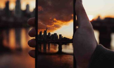 Pourquoi l'alliance à la main droite ?